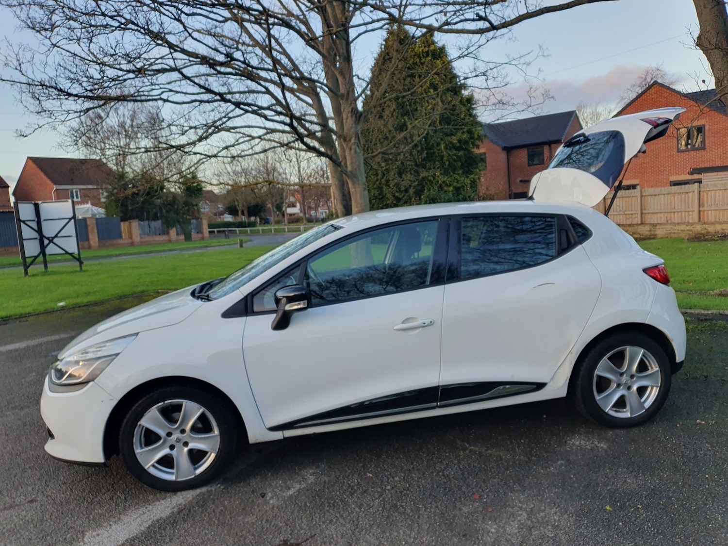 Used Renault Clio 2015 for sale - 76780432: Photo 44