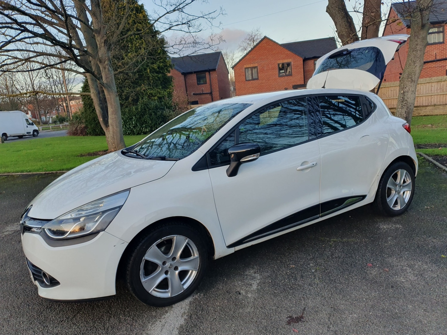 Used Renault Clio 2015 for sale - 76780432: Photo 45