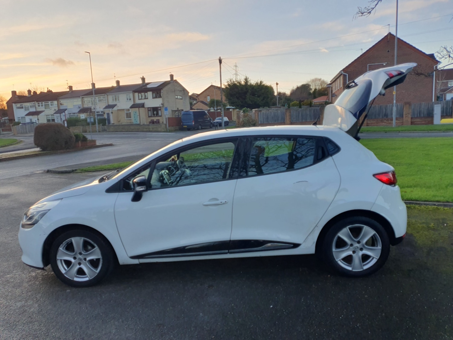 Used Renault Clio 2015 for sale - 76780432: Photo 6