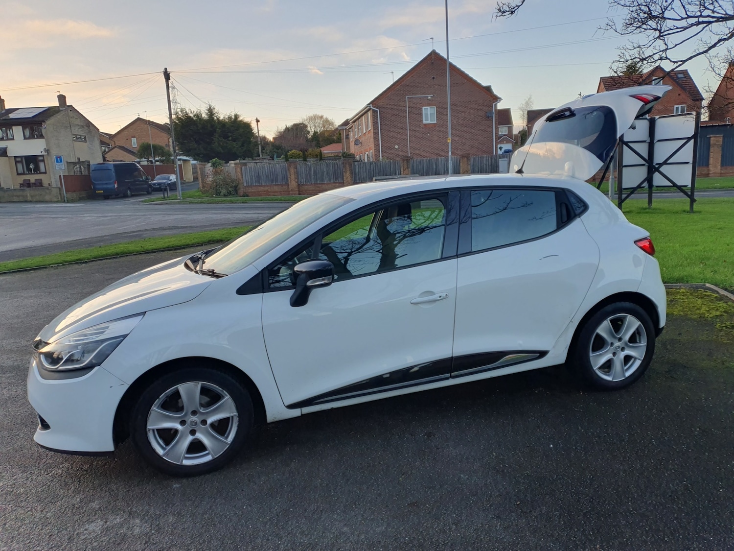 Used Renault Clio 2015 for sale - 76780432: Photo 7