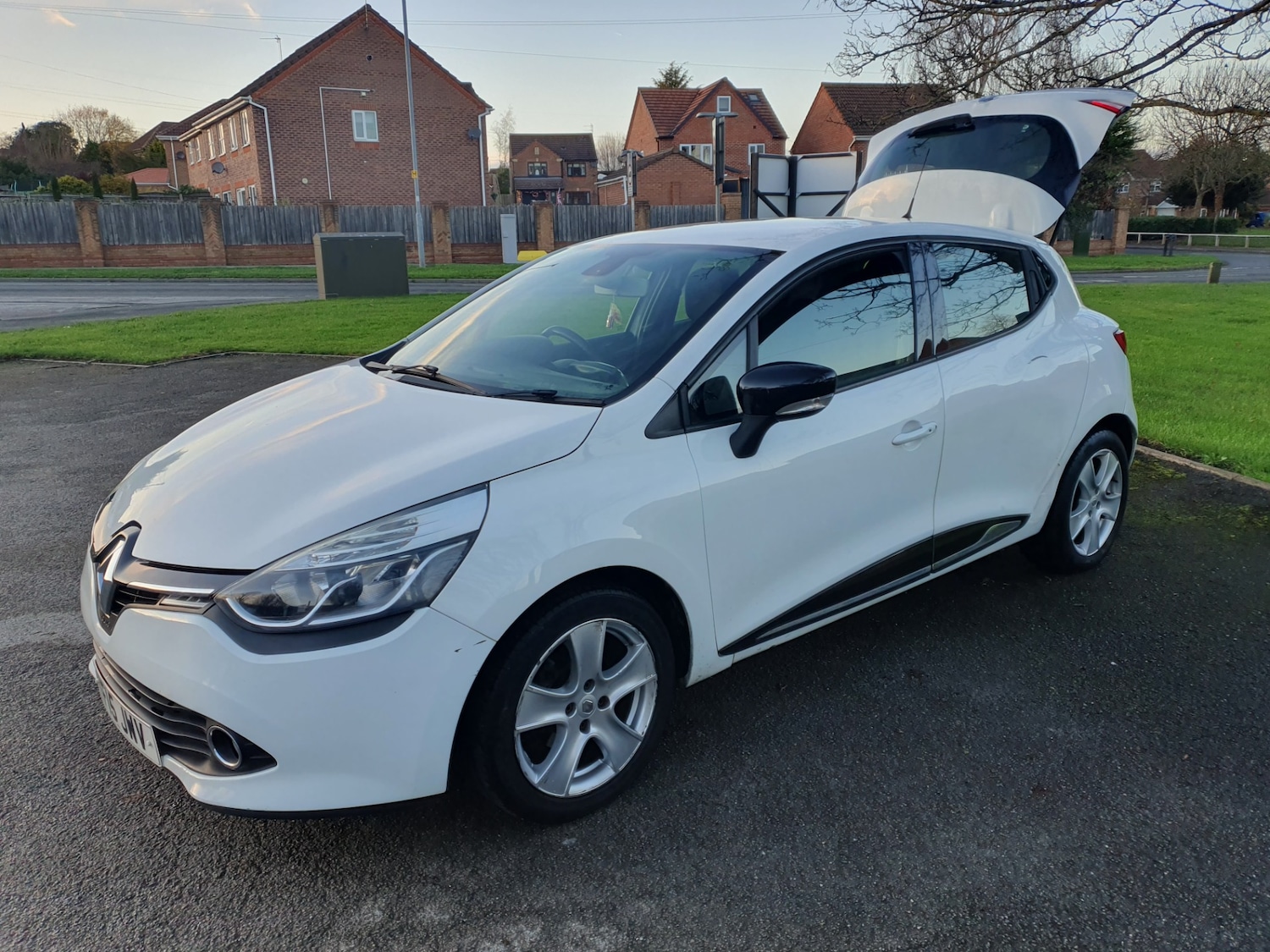 Used Renault Clio 2015 for sale - 76780432: Photo 8