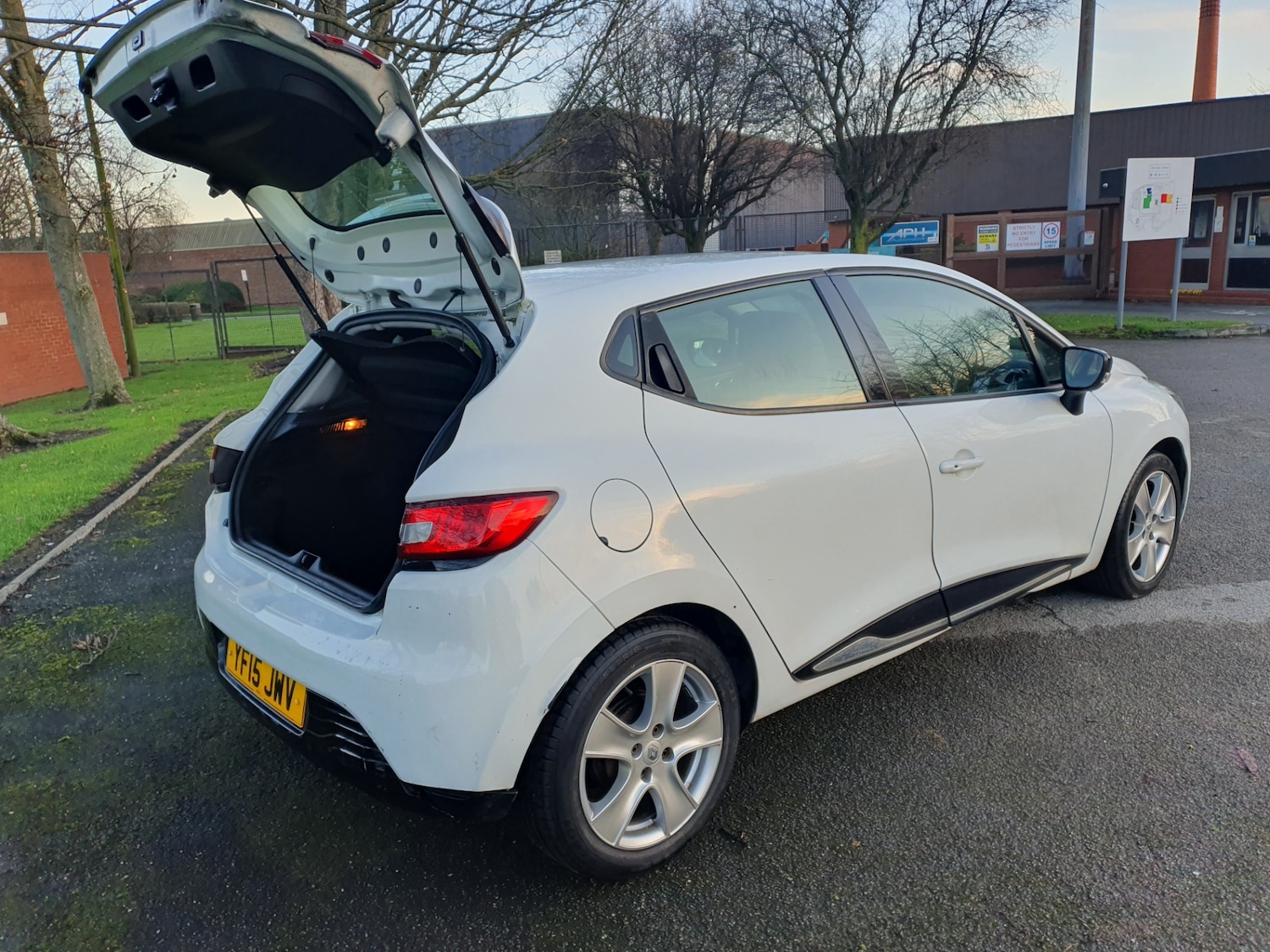 Used Renault Clio 2015 for sale - 76780432: Photo 9