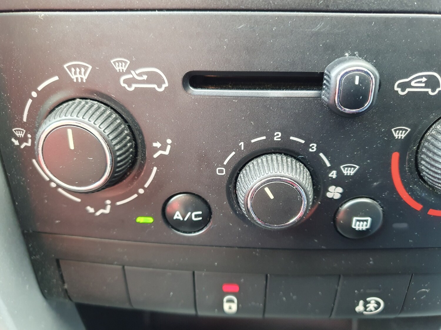 Used Peugeot 207 2012 for sale - 78140531: Photo 43