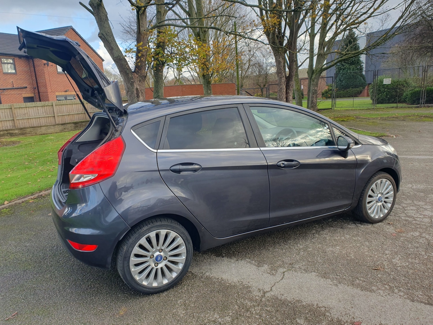 Used Ford Fiesta 2010 for sale - 76565960: Photo 16