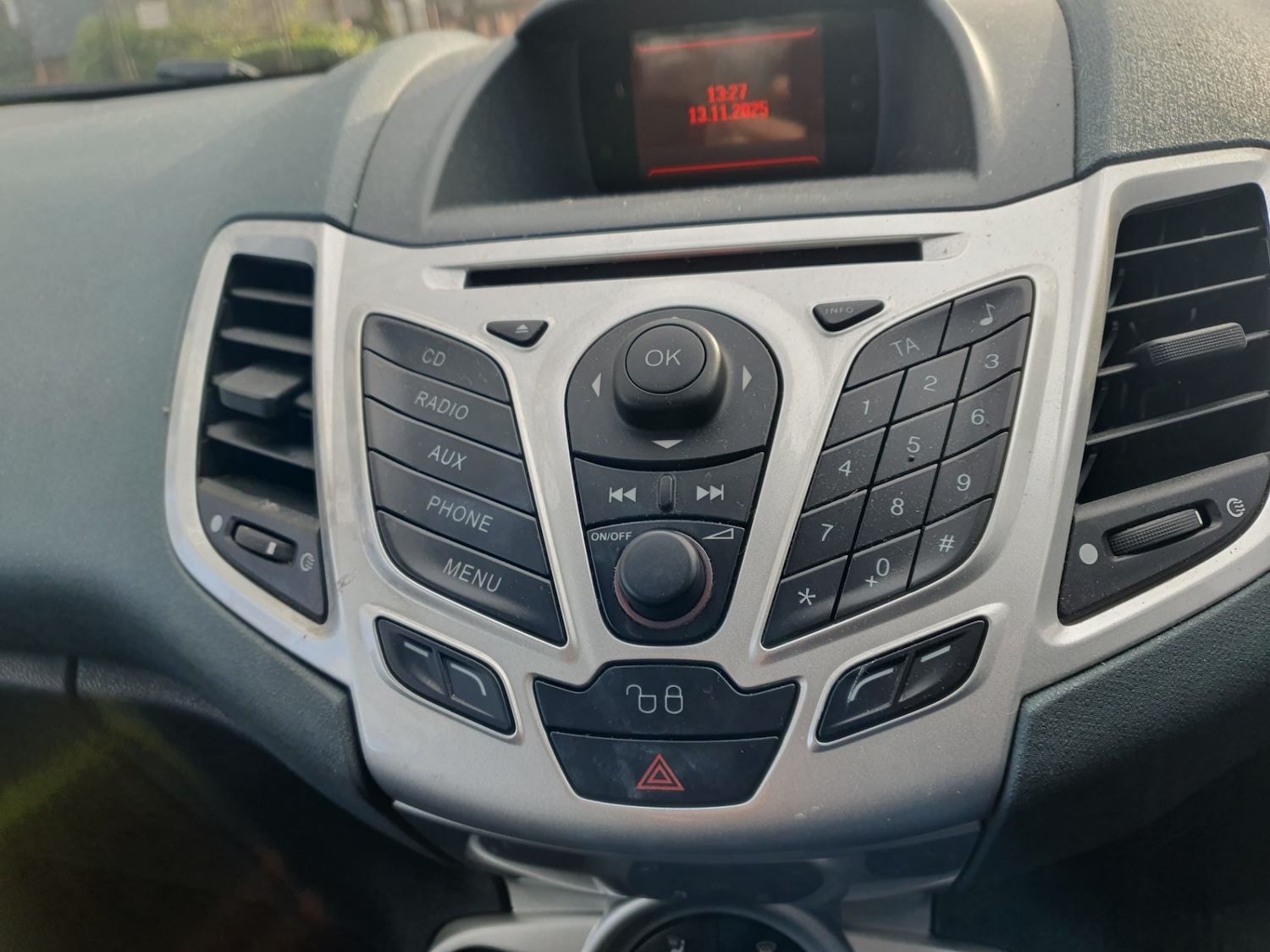 Used Ford Fiesta 2010 for sale - 76565960: Photo 21