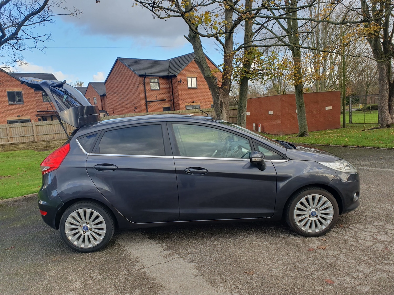 Used Ford Fiesta 2010 for sale - 76565960: Photo 6