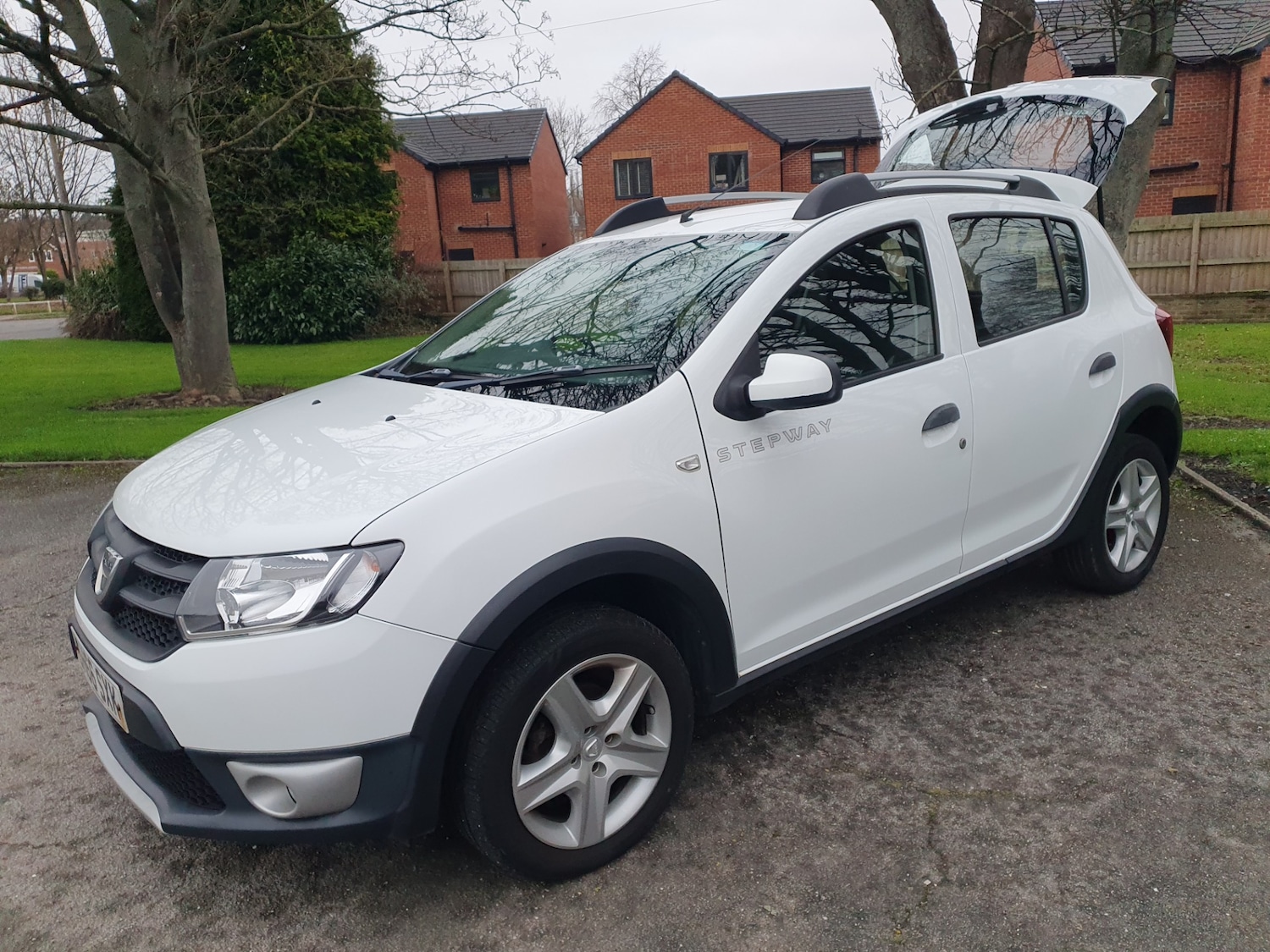 Used Dacia Sandero Stepway 2016 for sale - 77059313: Photo 2