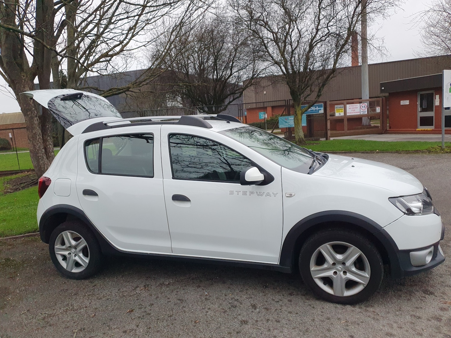 Used Dacia Sandero Stepway 2016 for sale - 77059313: Photo 46