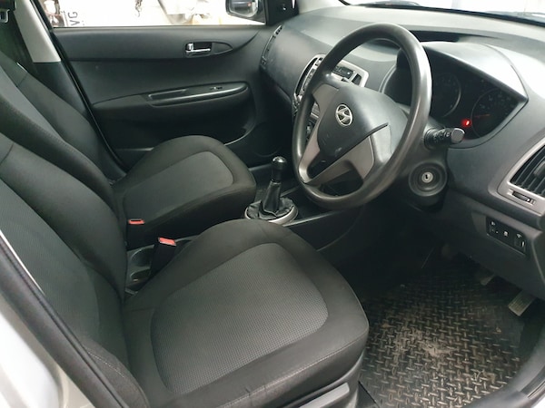 Used Hyundai i20 2013 for sale - 76300839: Photo 15