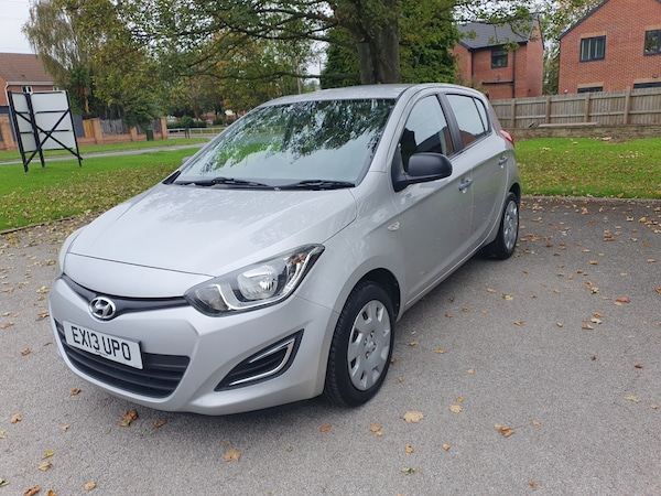Used Hyundai i20 2013 for sale - 76300839: Photo 2