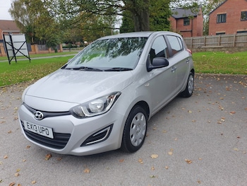 Used Hyundai i20 2013 for sale - 76300839: Photo 2