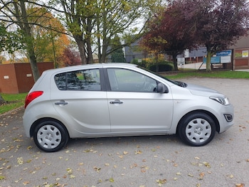 Used Hyundai i20 2013 for sale - 76300839: Photo 4