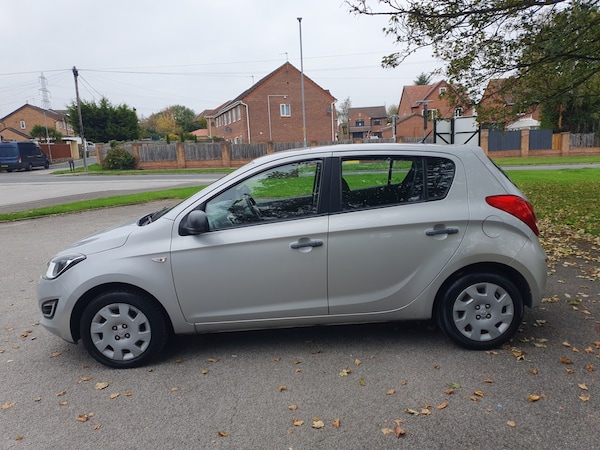 Used Hyundai i20 2013 for sale - 76300839: Photo 9