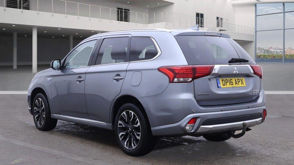 Used Mitsubishi Outlander 2016 for sale - 76189130: Photo 3