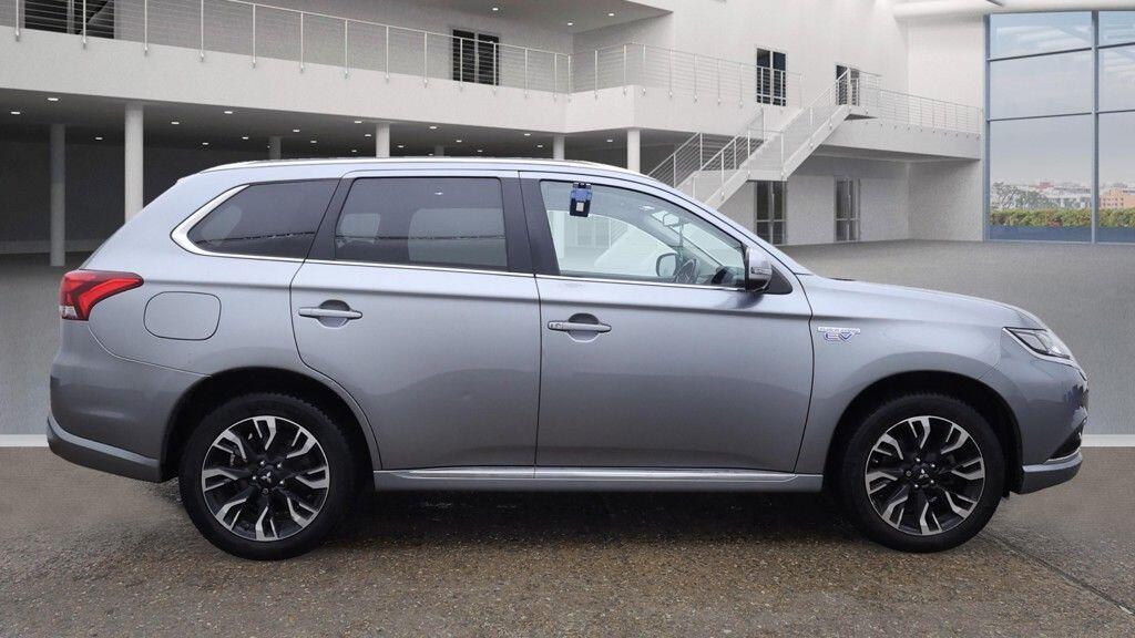 Used Mitsubishi Outlander 2016 for sale - 76189130: Photo 5