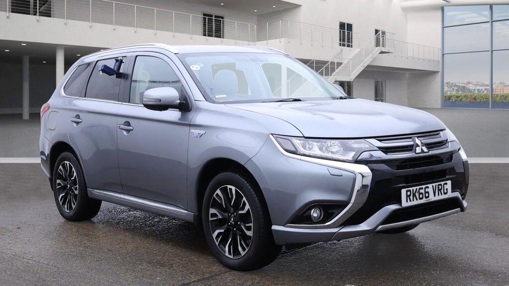 Used Mitsubishi Outlander 2016 for sale - 76537995: Photo 1