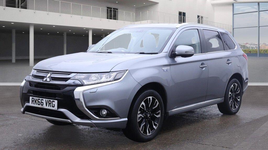 Used Mitsubishi Outlander 2016 for sale - 76537995: Photo 2