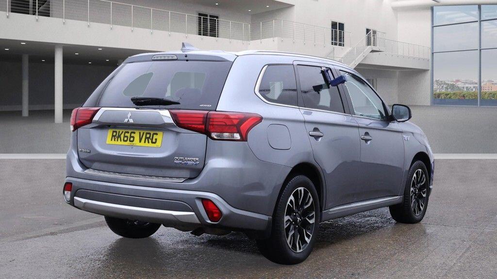 Used Mitsubishi Outlander 2016 for sale - 76537995: Photo 4