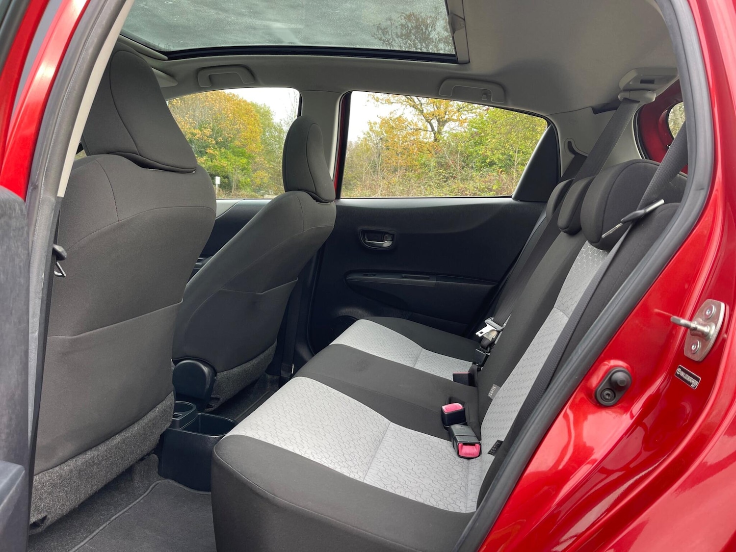 Used Toyota Yaris for sale - 76727440: Photo 14