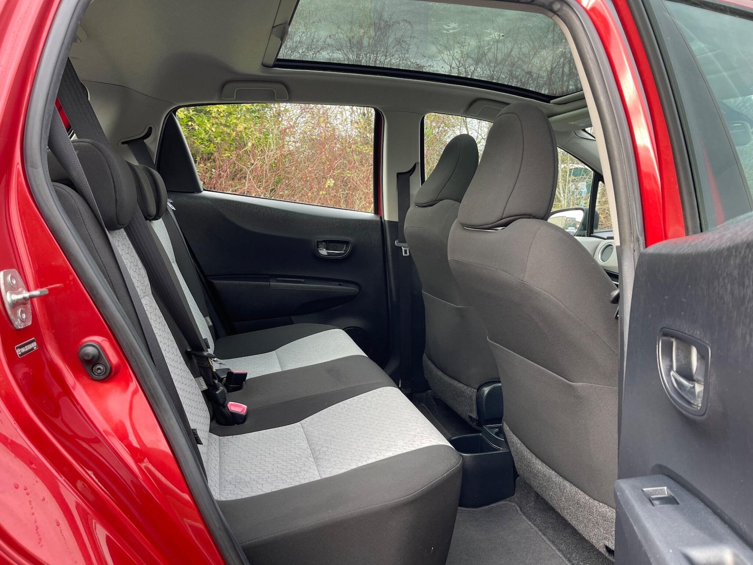 Used Toyota Yaris for sale - 76727440: Photo 15