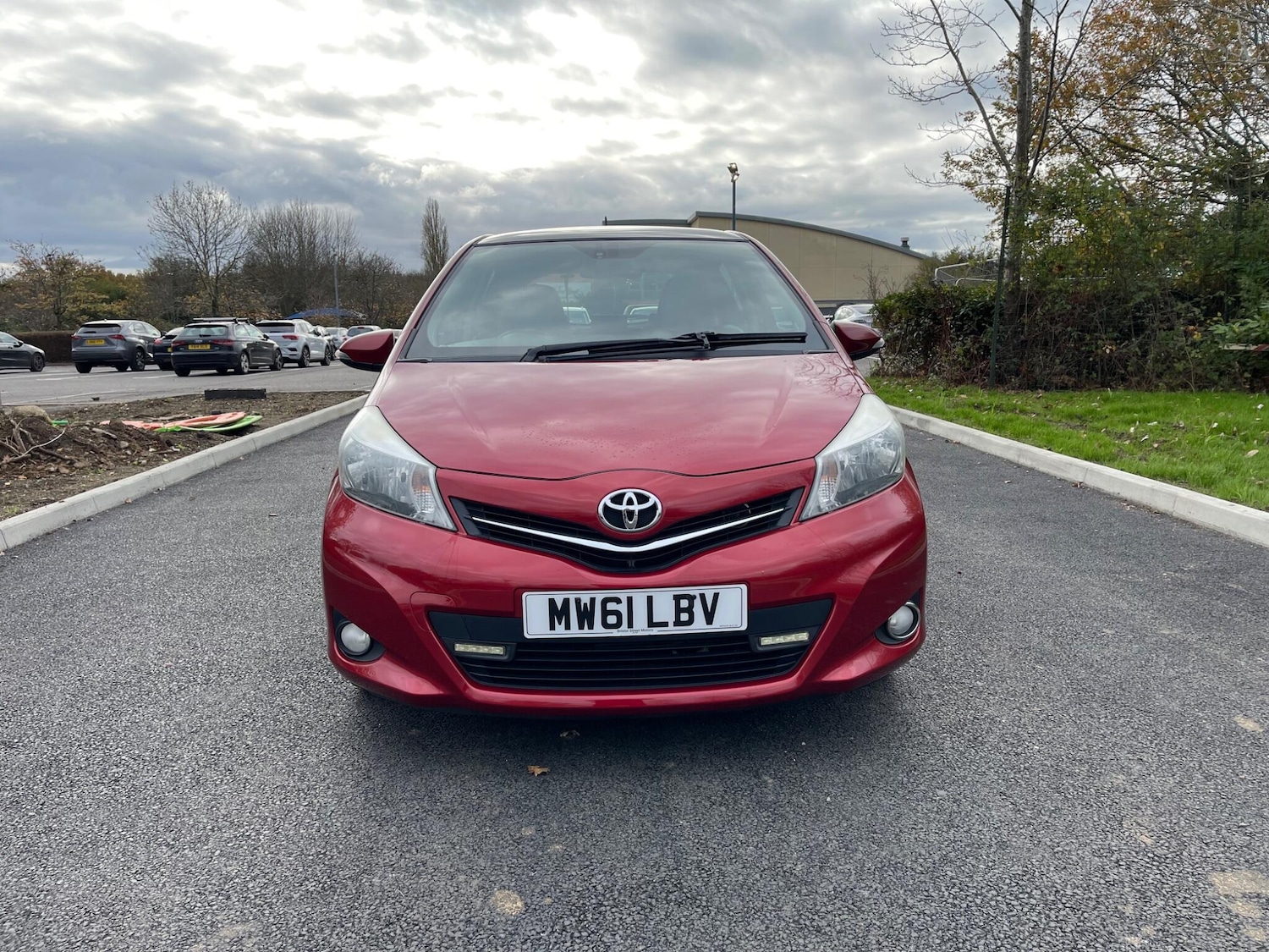 Used Toyota Yaris for sale - 76727440: Photo 2