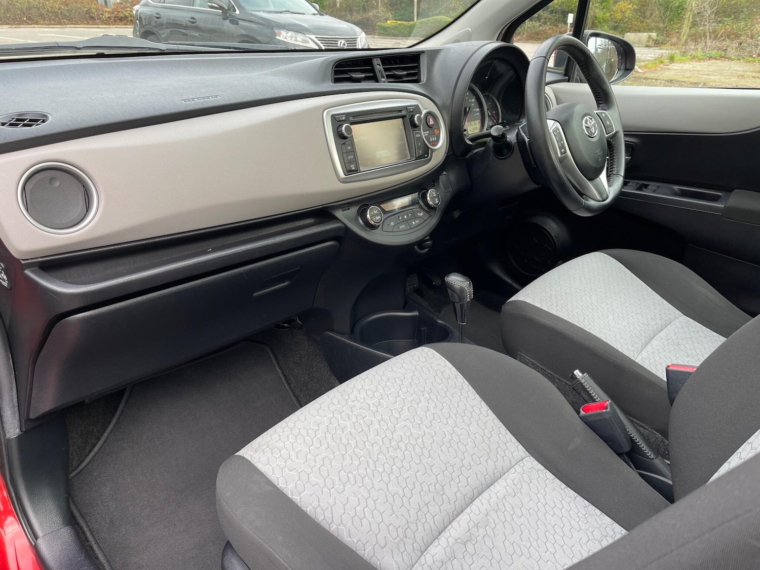 Used Toyota Yaris for sale - 76727440: Photo 8