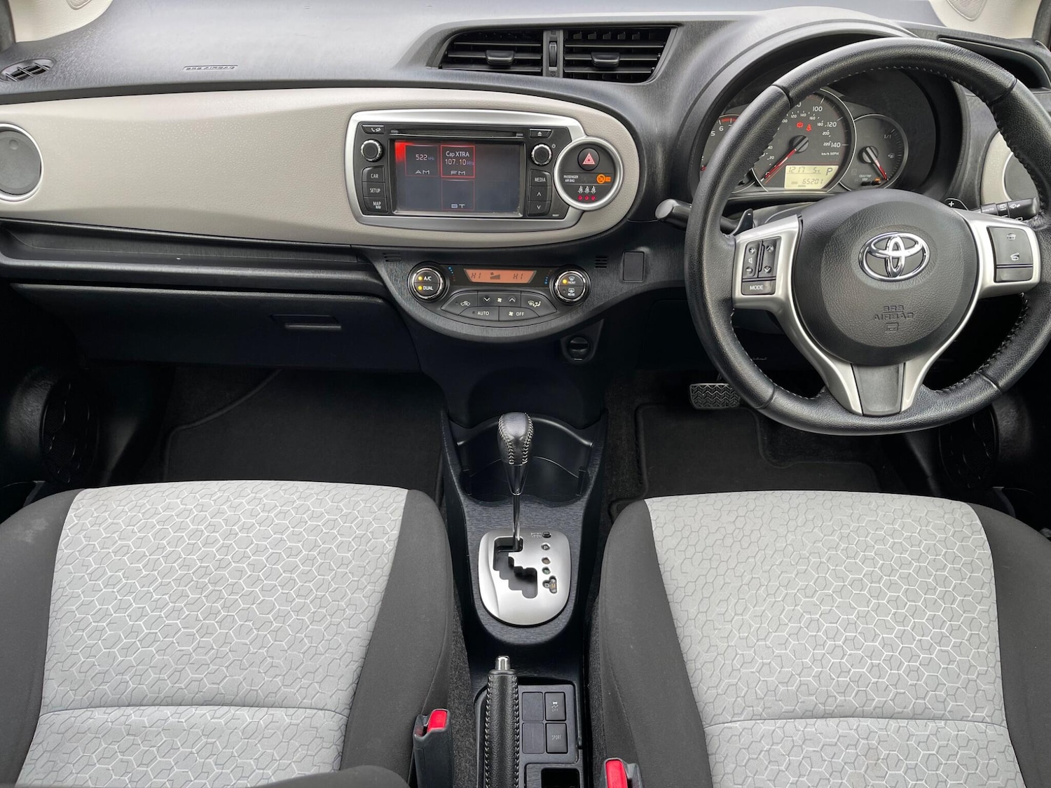 Used Toyota Yaris for sale - 76727440: Photo 9