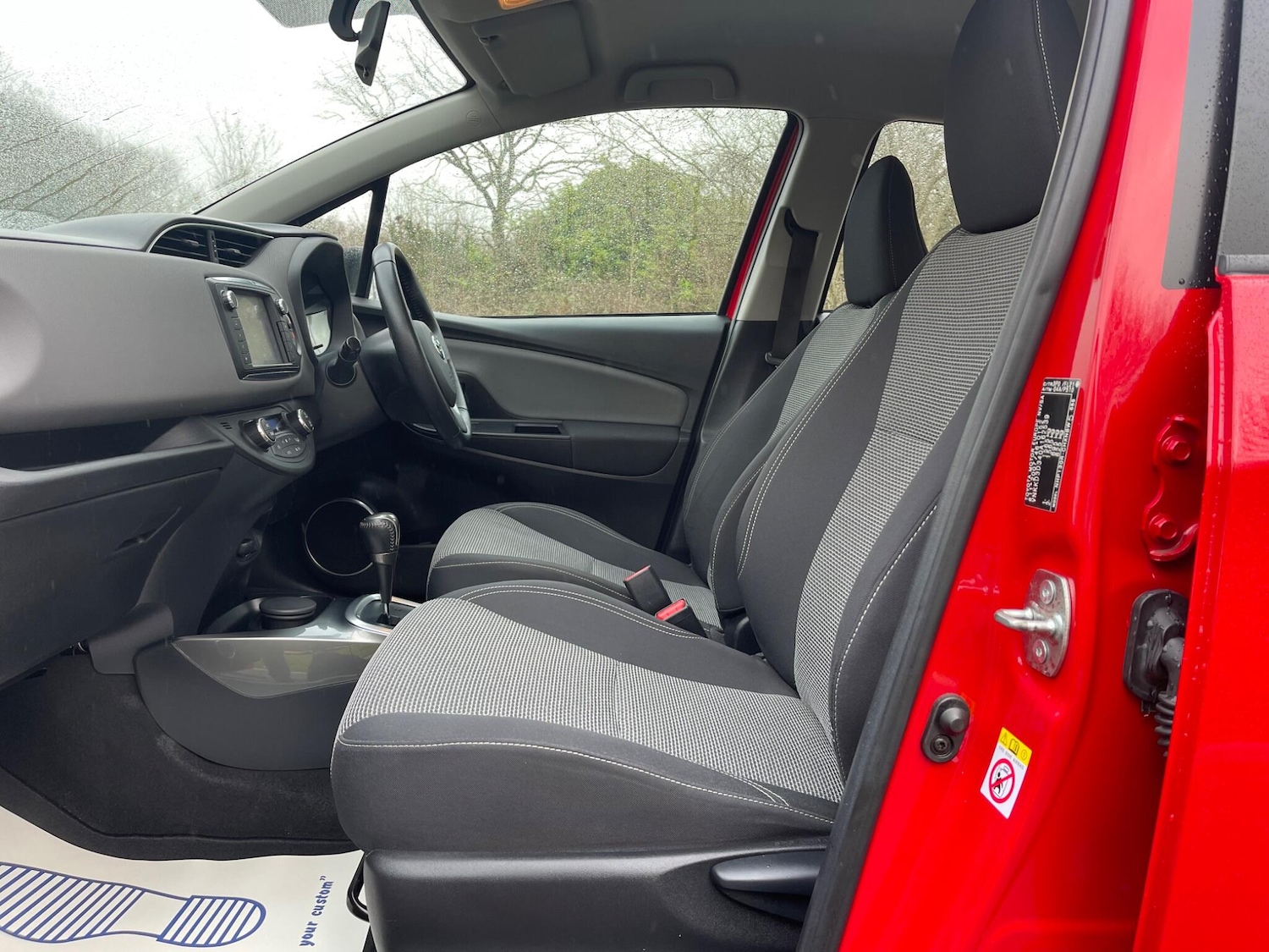 Used Toyota Yaris 2015 for sale - 77478948: Photo 12