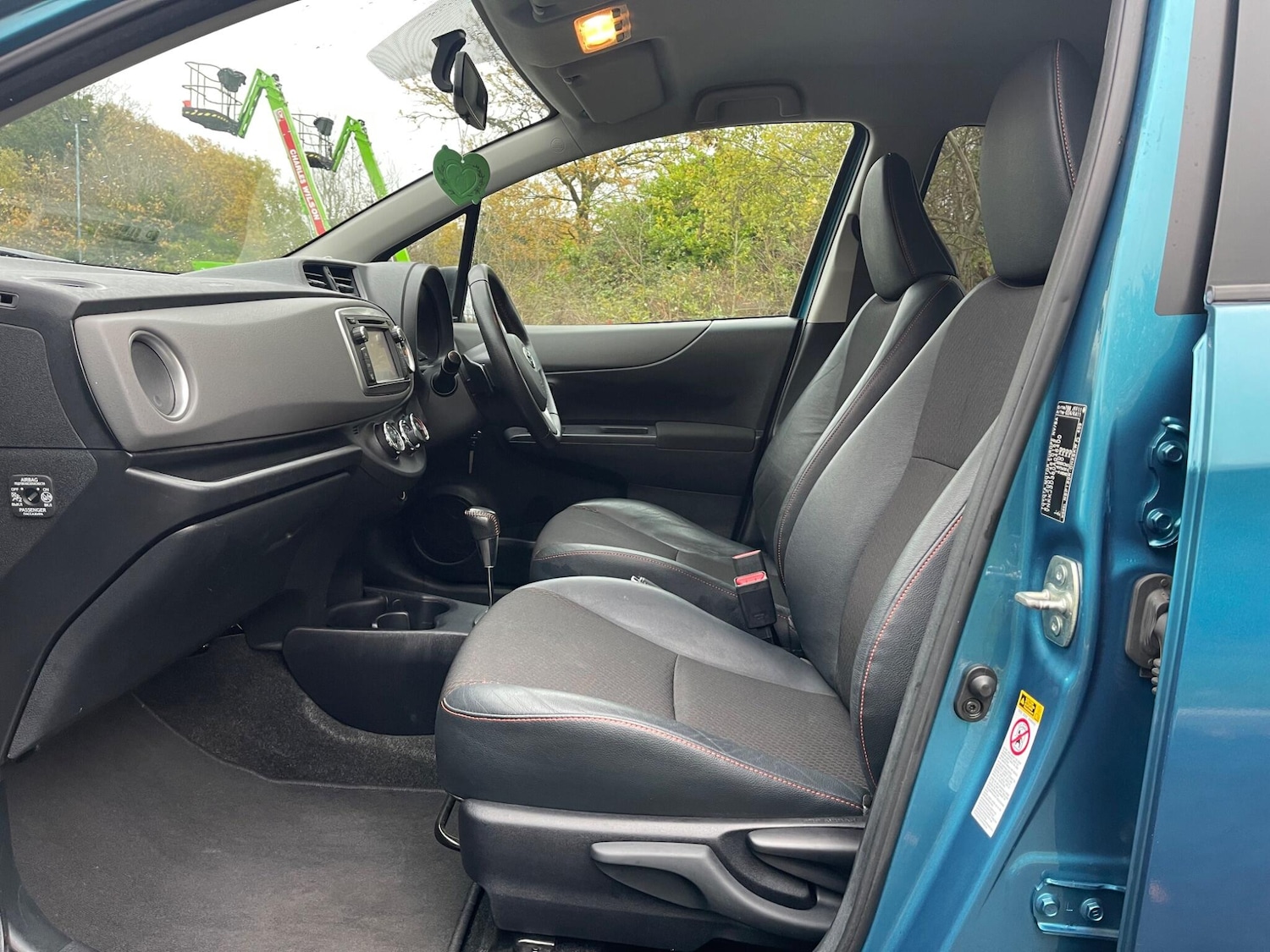 Used Toyota Yaris for sale - 76727448: Photo 13