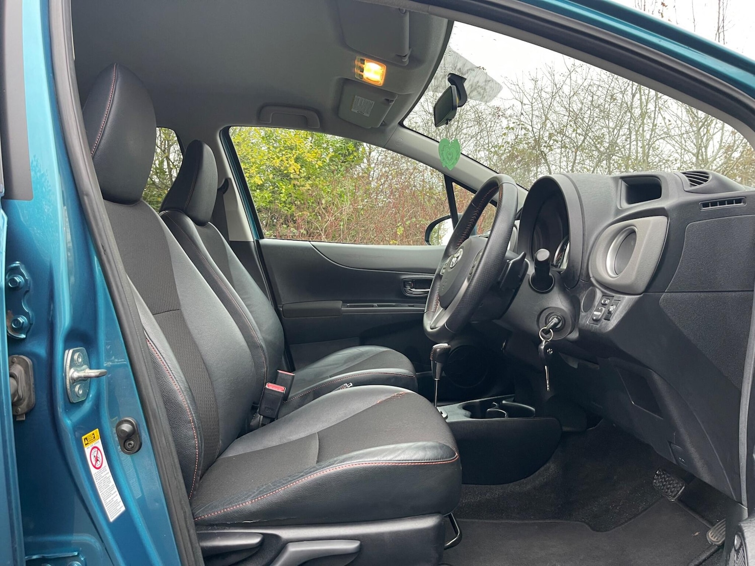 Used Toyota Yaris for sale - 76727448: Photo 14