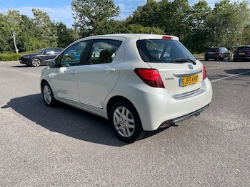 Used Toyota Yaris 2015 for sale - 79316065: Photo