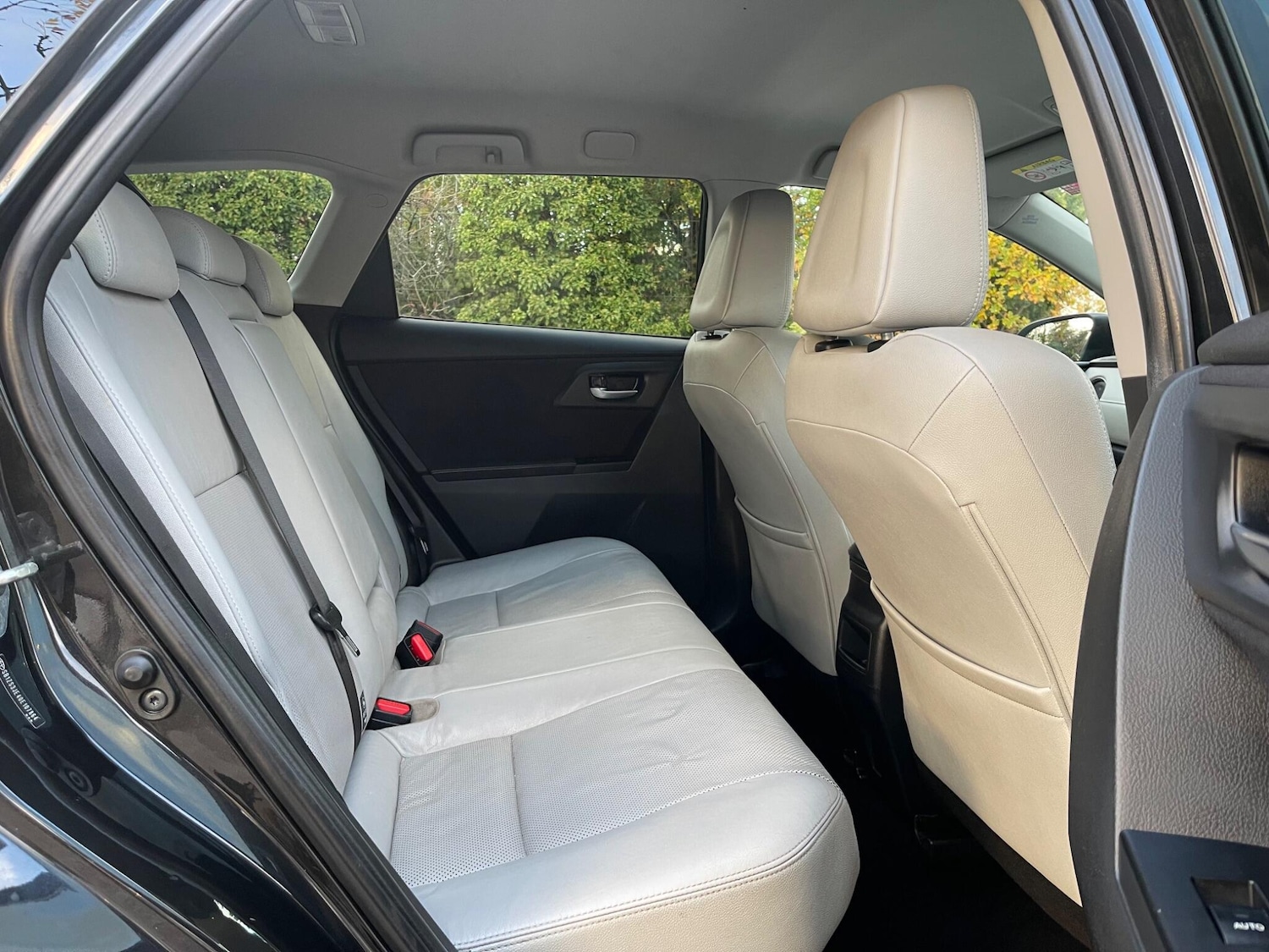 Used Toyota Auris 2014 for sale - 76398279: Photo 17