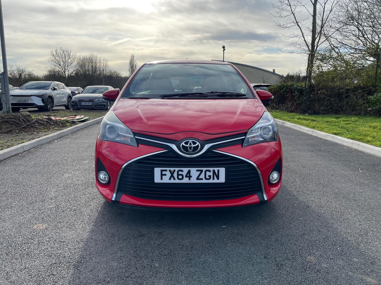 Used Toyota Yaris 2014 for sale - 77314748: Photo 2