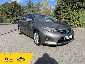 Used Toyota Auris 2013 for sale - 76042554: Photo