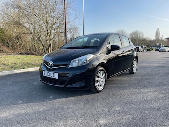 Used Toyota Yaris 2013 for sale - 77670389: Photo