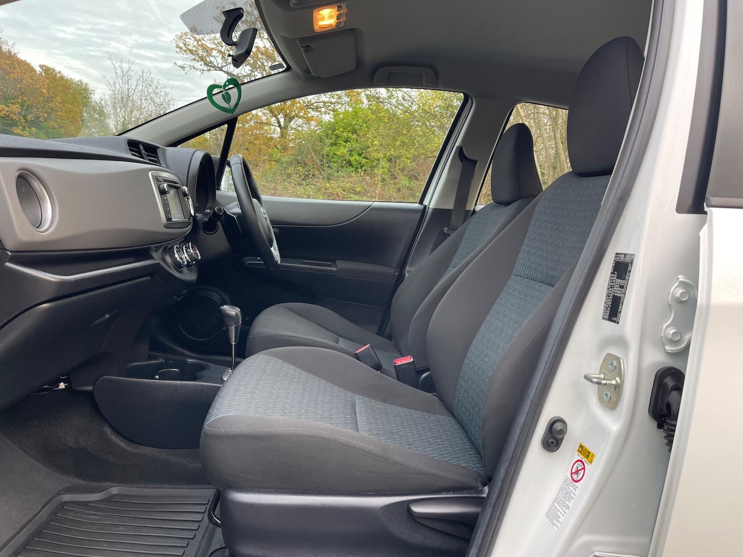 Used Toyota Yaris 2012 for sale - 76499182: Photo 13