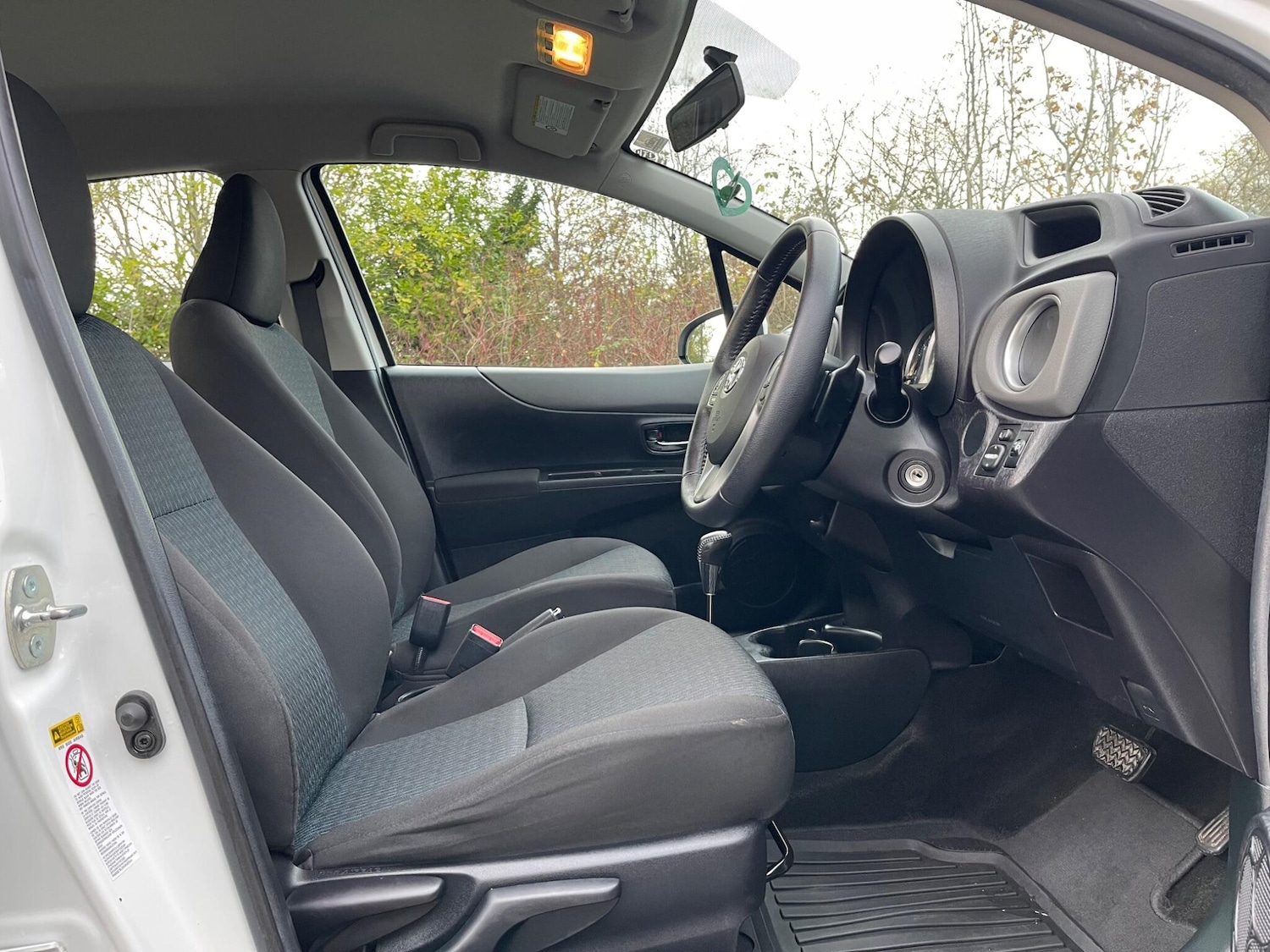 Used Toyota Yaris 2012 for sale - 76499182: Photo 14