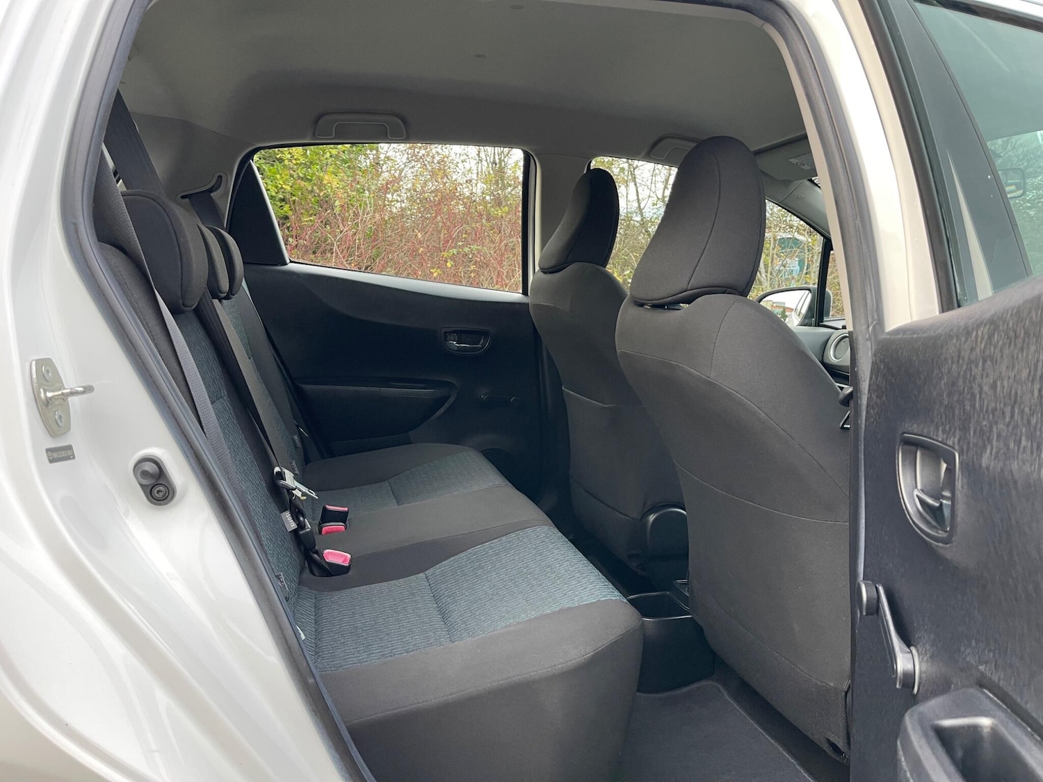 Used Toyota Yaris 2012 for sale - 76499182: Photo 16