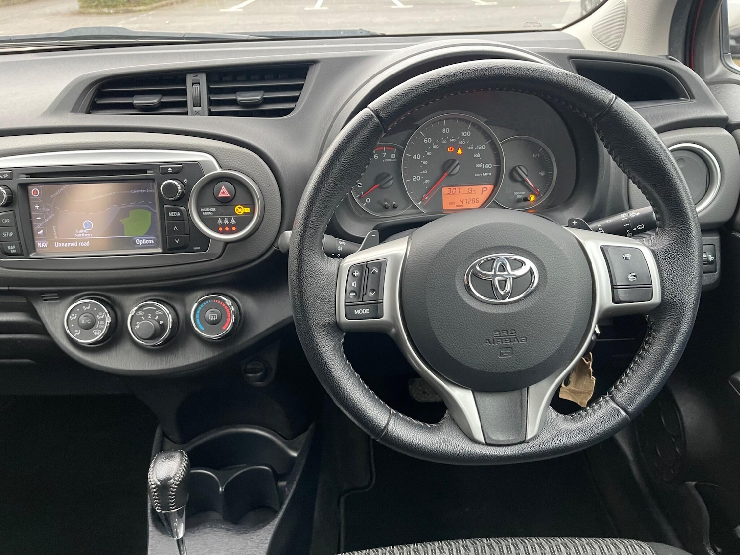 Used Toyota Yaris for sale - 76727493: Photo 11