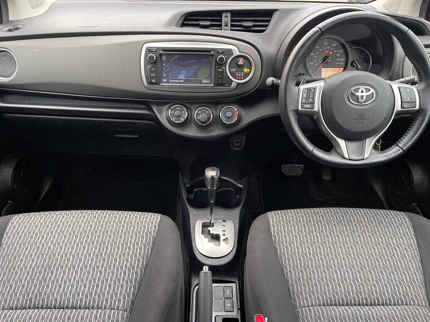 Used Toyota Yaris for sale - 76727493: Photo 9