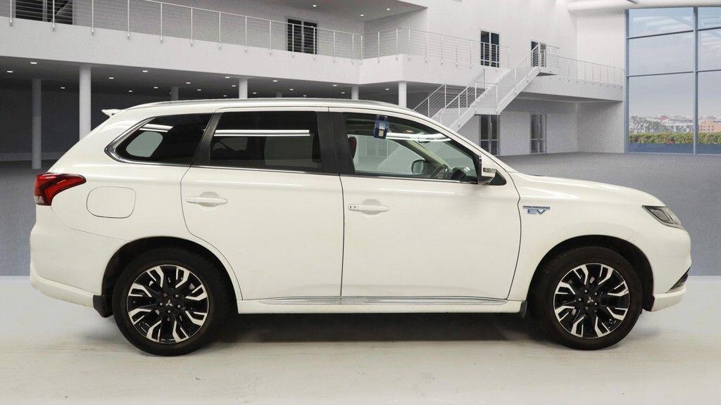 Used Mitsubishi Outlander 2017 for sale - 76361204: Photo 5
