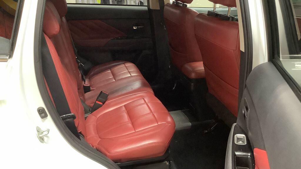 Used Mitsubishi Outlander 2017 for sale - 76361204: Photo 8