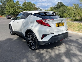 Used Toyota C-HR 2017 for sale - 79374149: Photo