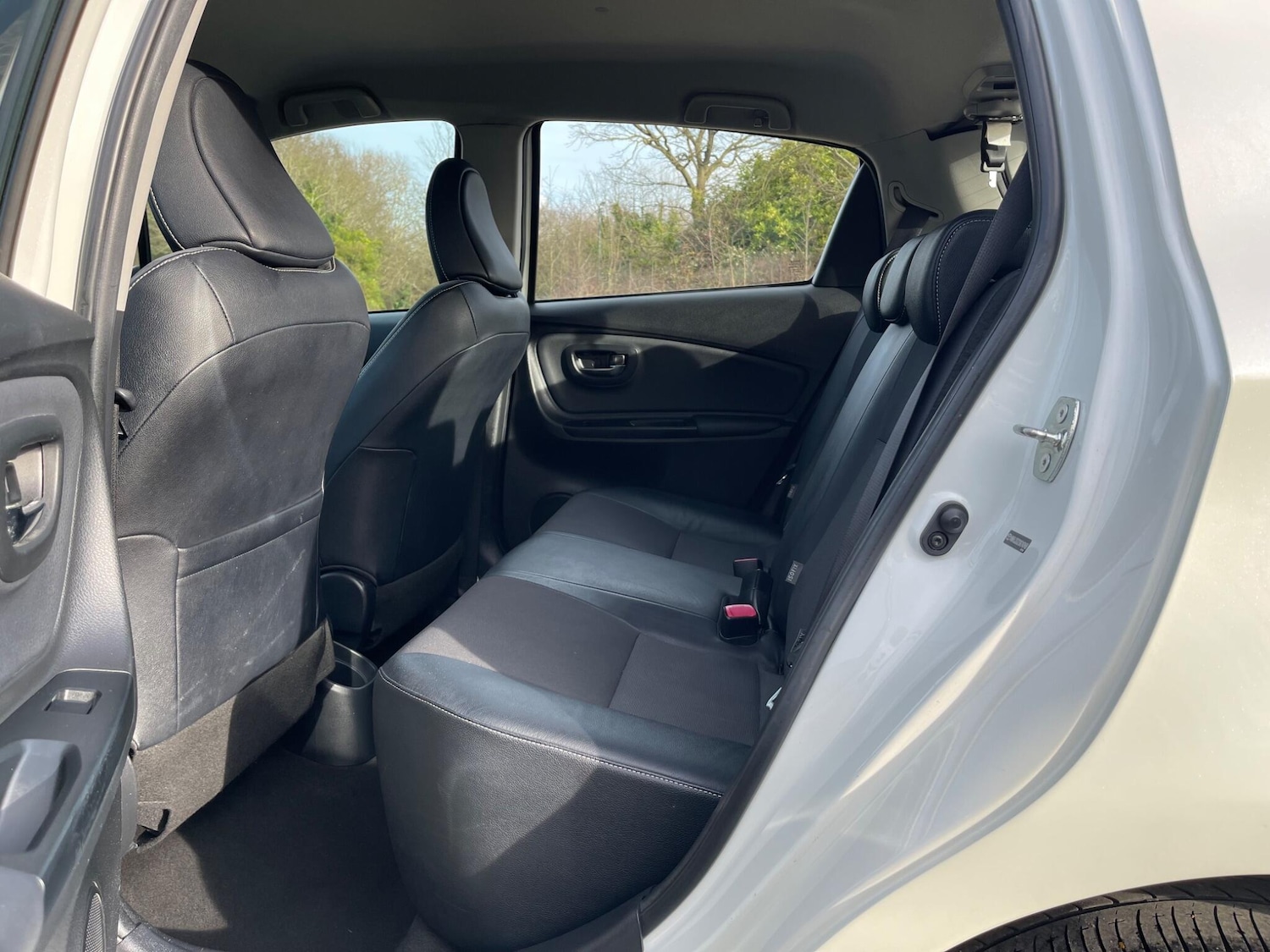 Used Toyota Yaris 2015 for sale - 77637717: Photo 15