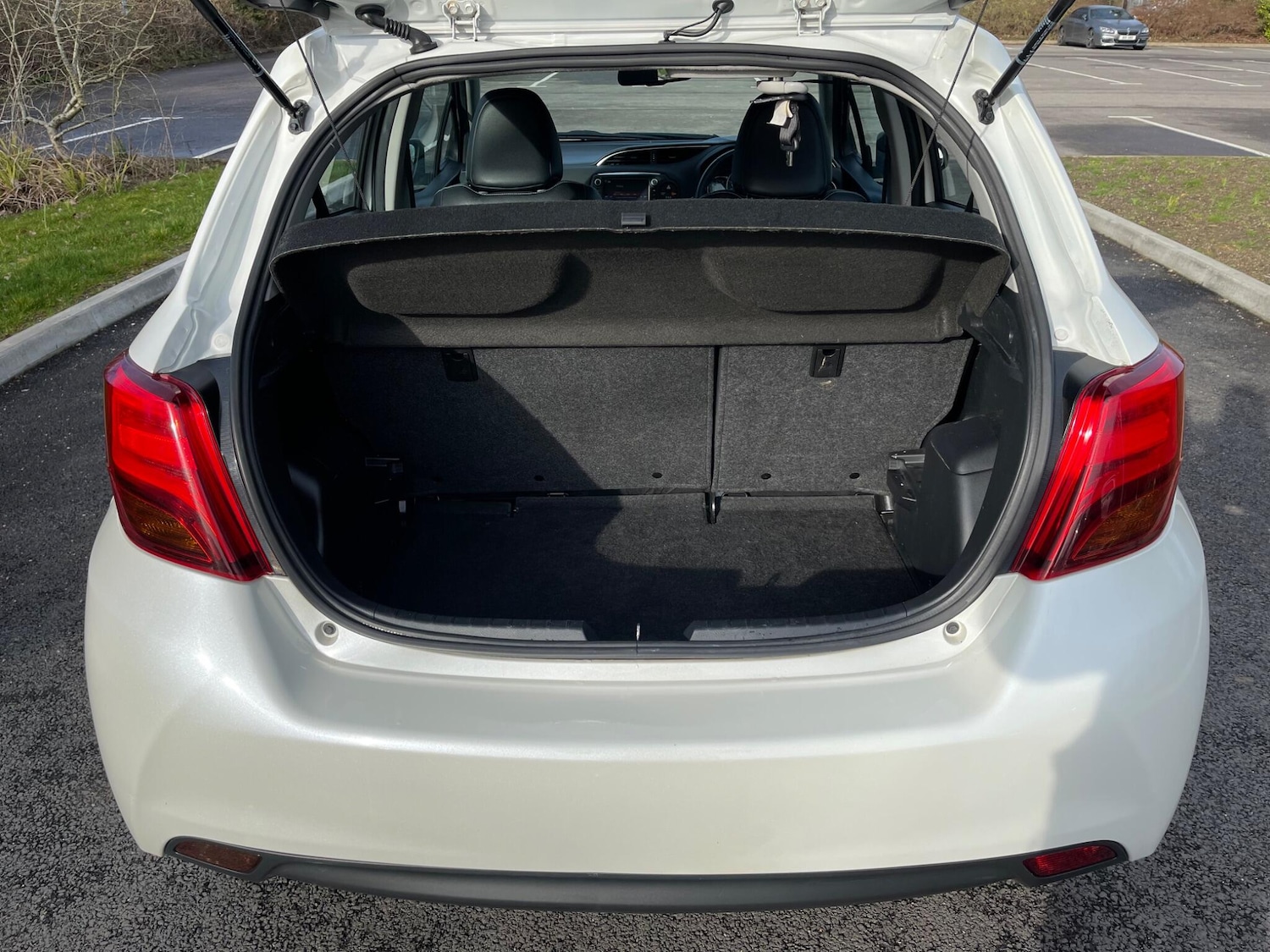 Used Toyota Yaris 2015 for sale - 77637717: Photo 17