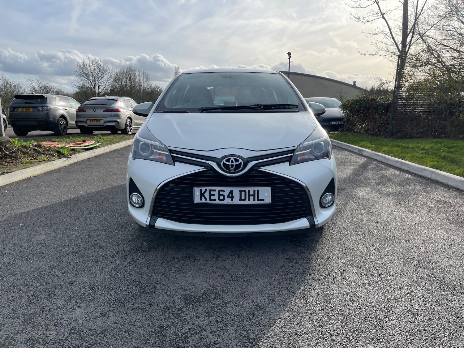 Used Toyota Yaris 2015 for sale - 77637717: Photo 2