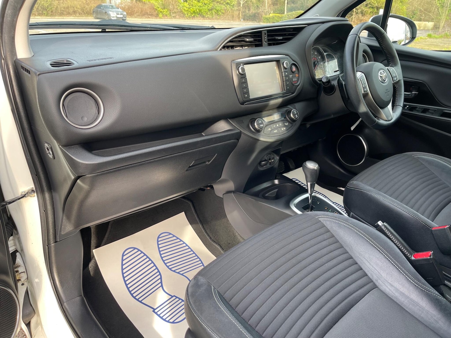 Used Toyota Yaris 2015 for sale - 77637717: Photo 8