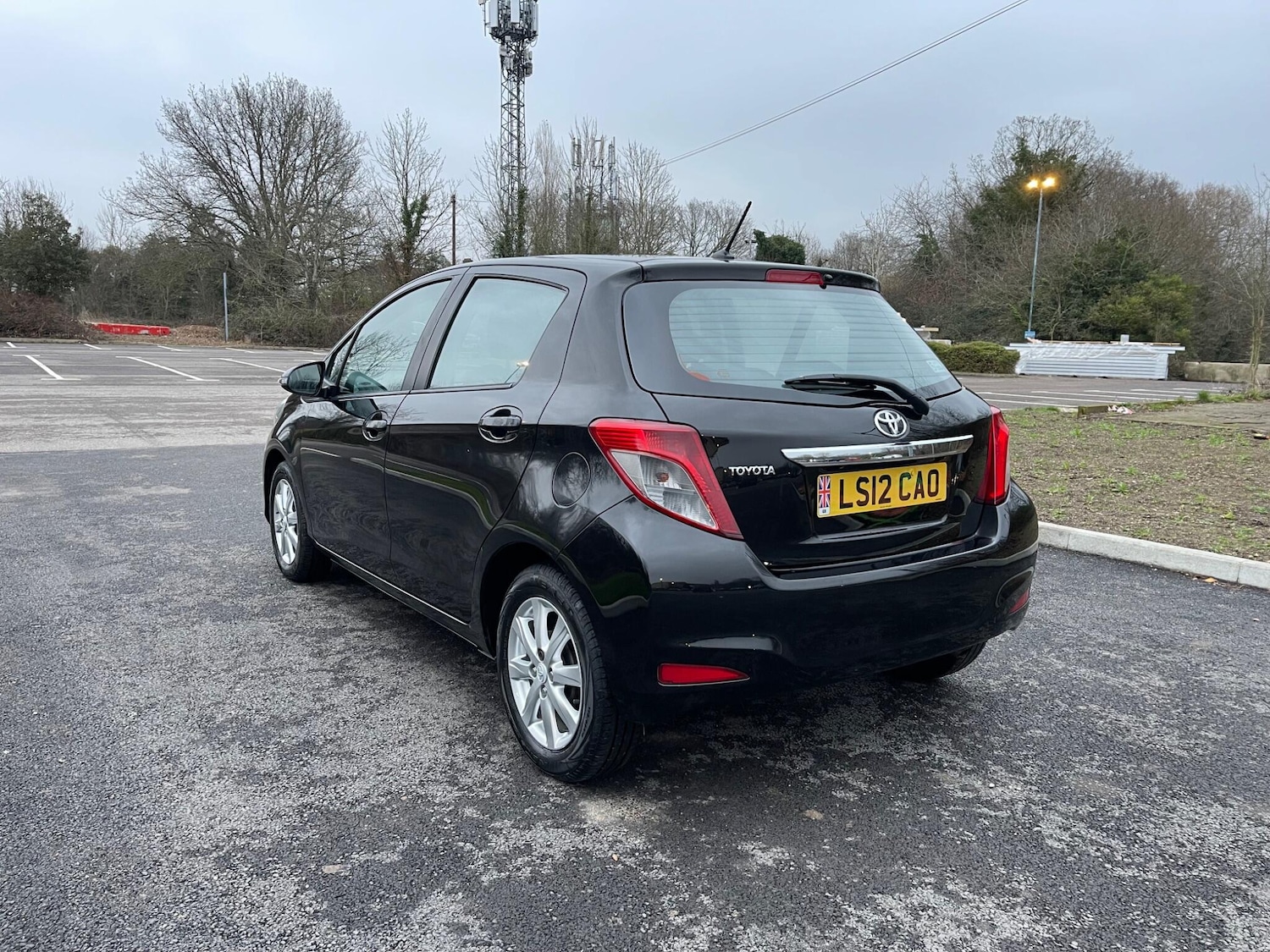 Used Toyota Yaris 2012 for sale - 77119898: Photo 4