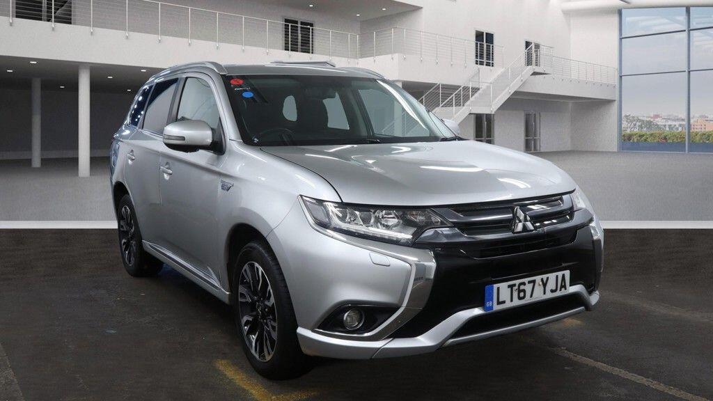 Used Mitsubishi Outlander 2017 for sale - 77097825: Photo 1