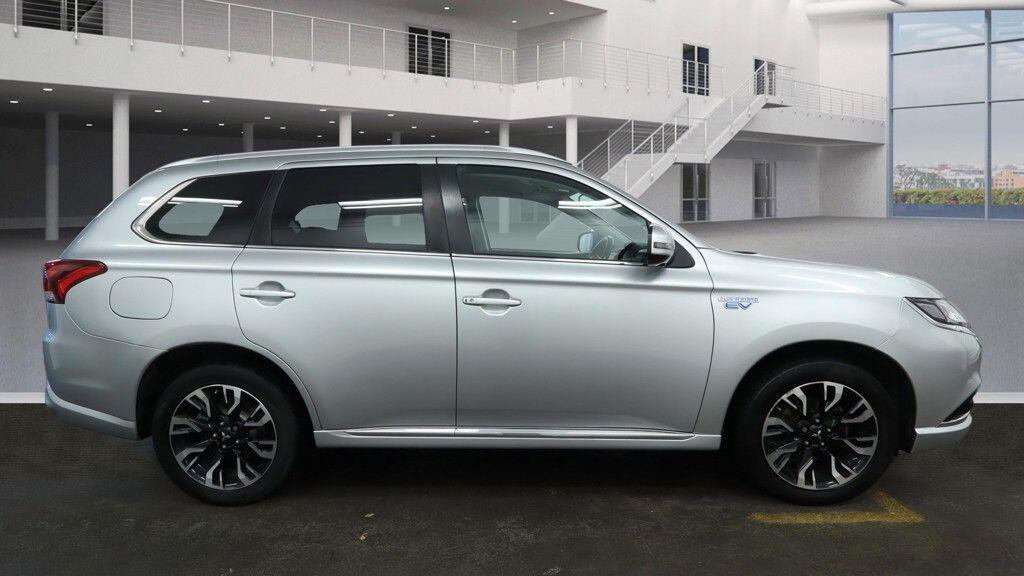 Used Mitsubishi Outlander 2017 for sale - 77097825: Photo 5